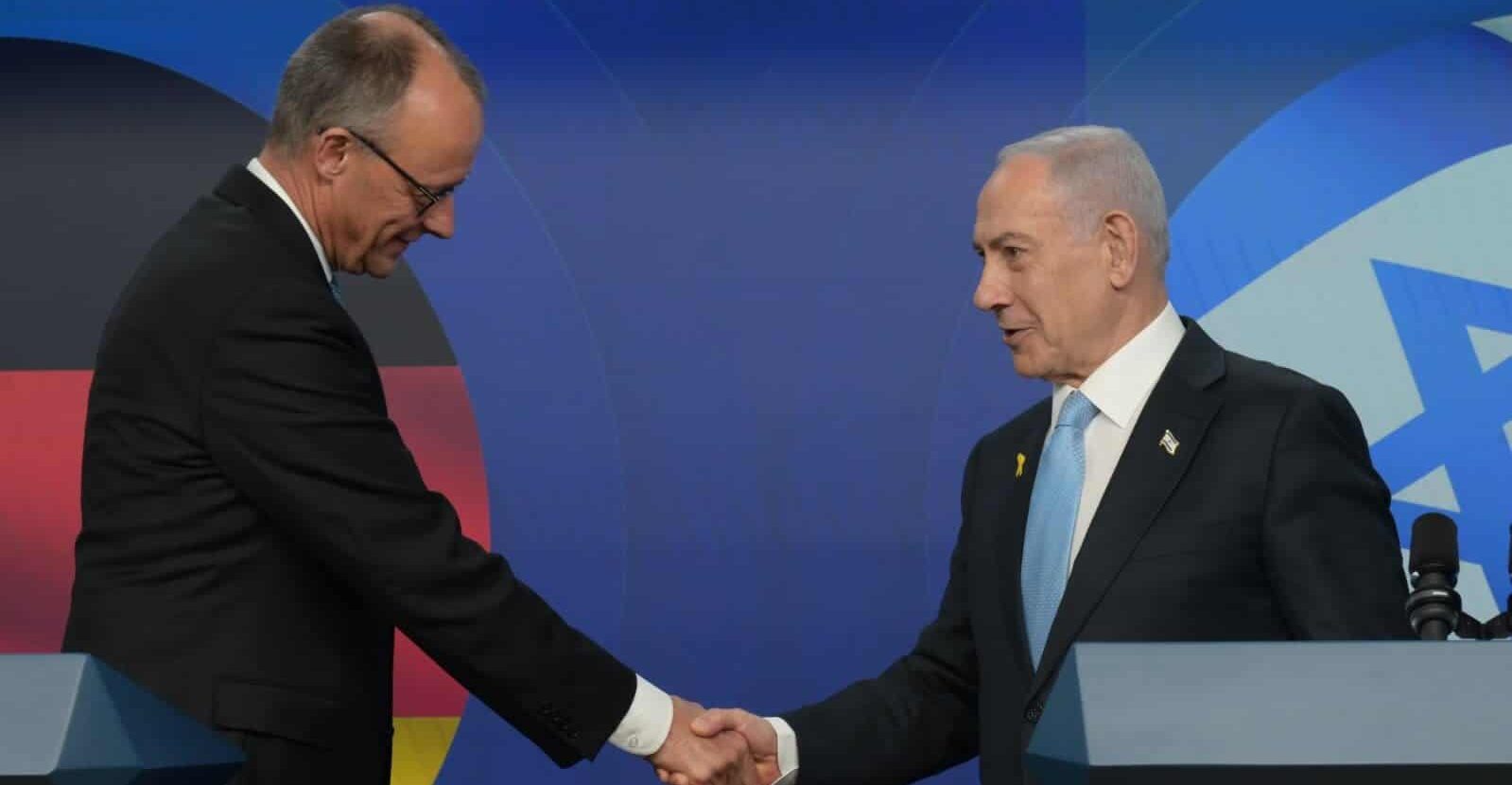 Israel Deutschland Sicherheit - Netanjahus historische Rede an Kanzler Merz 1 Benjamin Netanjahu und Friedrich Merz beim Handschlag in Jerusalem als Symbol der sicherheitspolitischen Partnerschaft zwischen Israel und Deutschland.